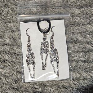 Dangling skeleton, pendant and earrings set, silver plate zinc alloy, new charms
